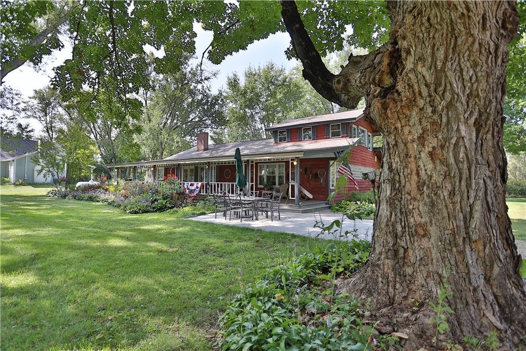 Photo of 518 Trout Brook Drive, Roberts, WI 54023 (MLS # 1595509)