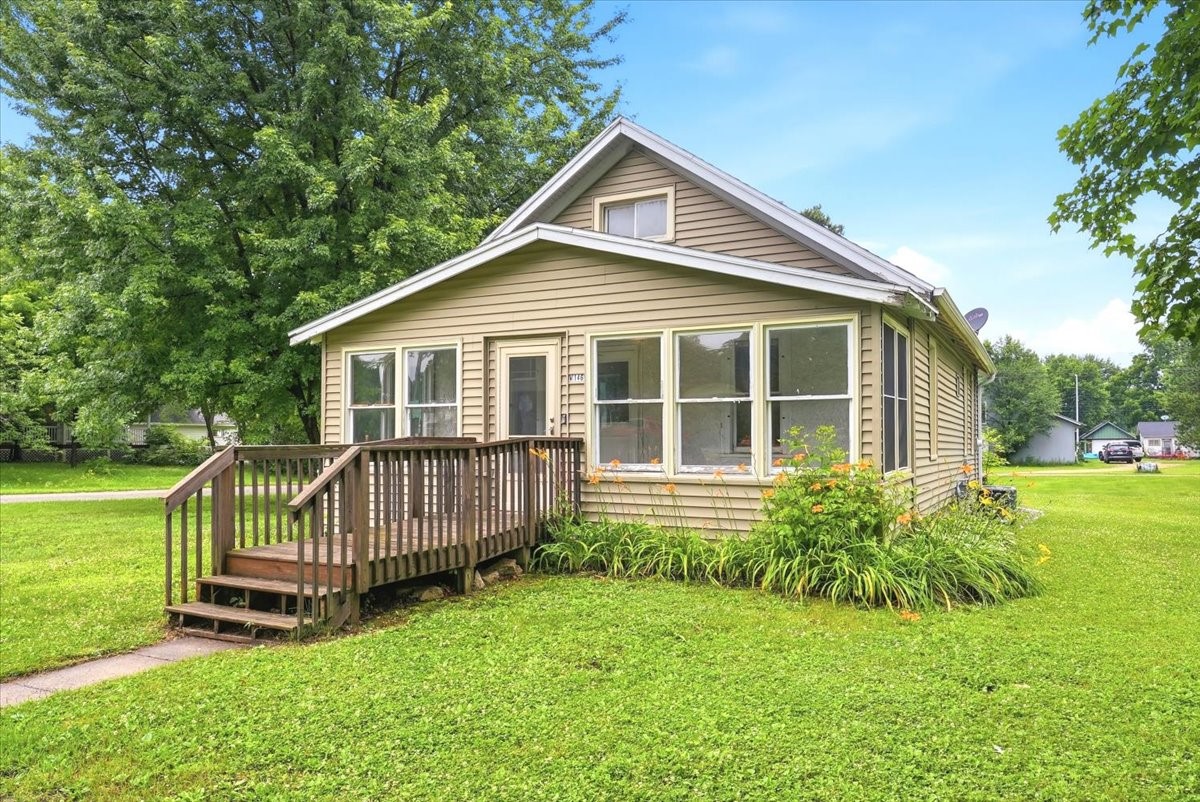 Photo 1 of 17 — 146 W Winter Avenue, Elmwood, WI 54740