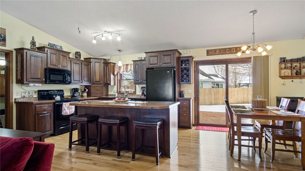 608 Fagstad Street NE