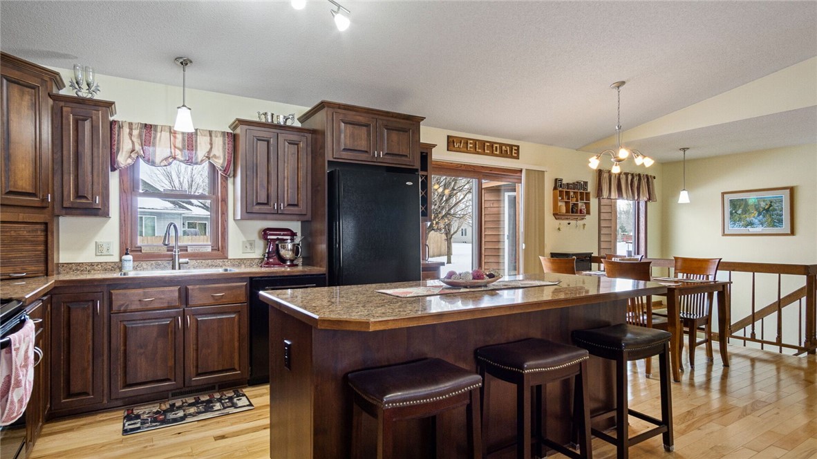 608 Fagstad Street NE