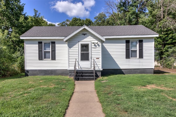 1022 E MADISON ST, EAU CLAIRE, WI 54703 - Image ea8dca76cd8f4ac4c7eb8378cdaeb3e1/4132276324