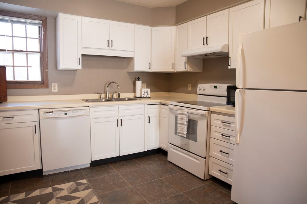 Photo of 3320 Woodside Terrace 3 #3, Altoona, WI 54720 (MLS # 1599796)