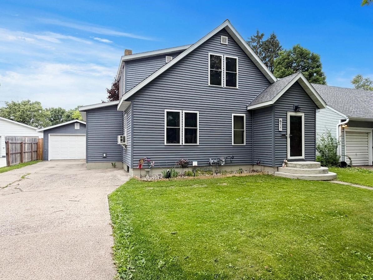 Photo 1 of 32 — 611 W Eau Claire Street, Rice Lake, WI 54868
