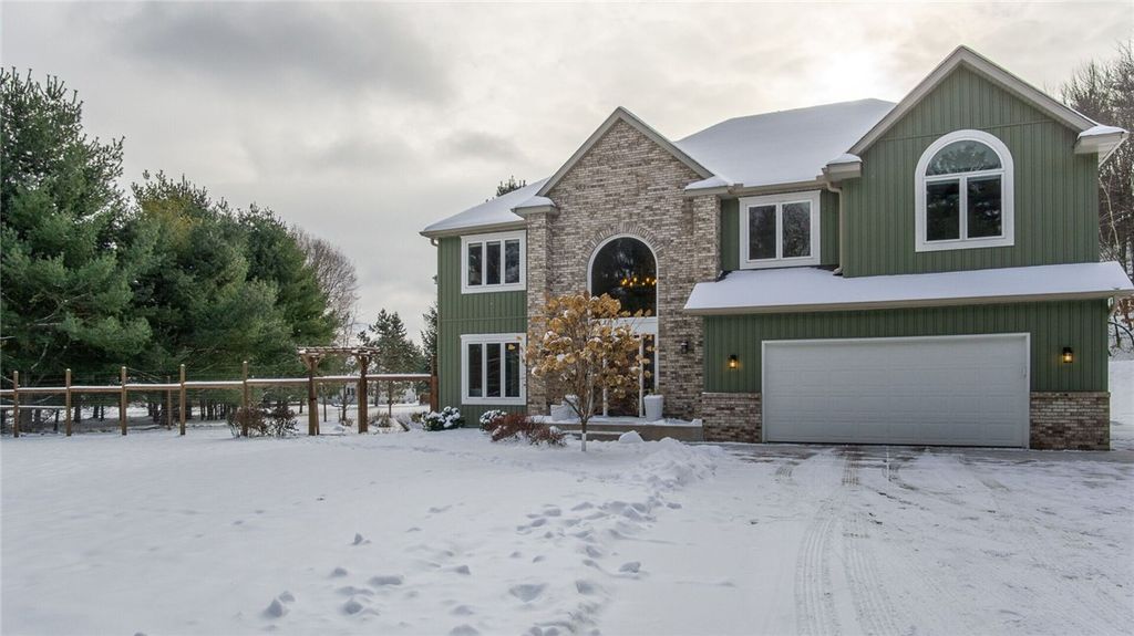 Photo of 139 Canterbury Road, Eau Claire, WI 54701 (MLS # 1597421)