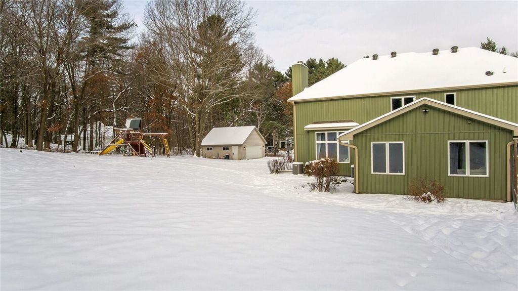 Photo of 139 Canterbury Road, Eau Claire, WI 54701 (MLS # 1597421)