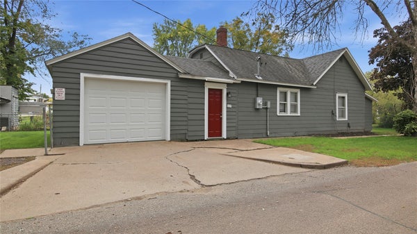237 10TH AVE, EAU CLAIRE, WI 54703 - Image f38c5e2edaf5d82c645ea6e13d7affd4/1924872745