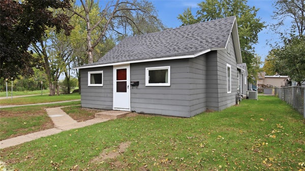 237 10TH AVE, EAU CLAIRE, WI 54703 - Image f38c5e2edaf5d82c645ea6e13d7affd4/3422544555