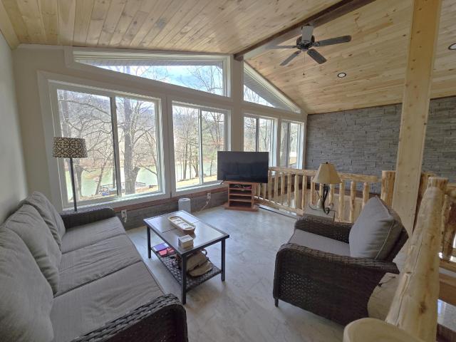 Tidioute, Pennsylvania 16351, United States, 1 Bedroom Bedrooms, ,2 BathroomsBathrooms,Residential,Active,96356