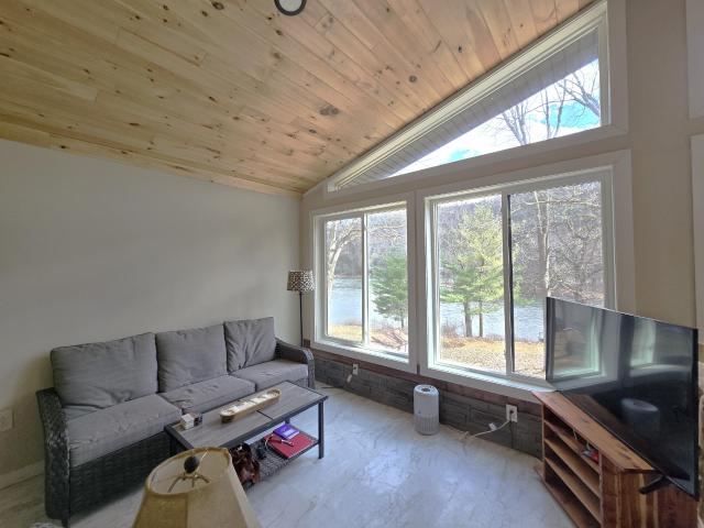 Tidioute, Pennsylvania 16351, United States, 1 Bedroom Bedrooms, ,2 BathroomsBathrooms,Residential,Active,96356