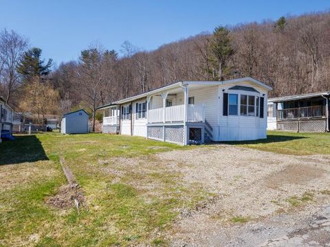 Homes For Sale - 5 Edgewood Drive<br/> Warren County, Youngsville, PA 16371