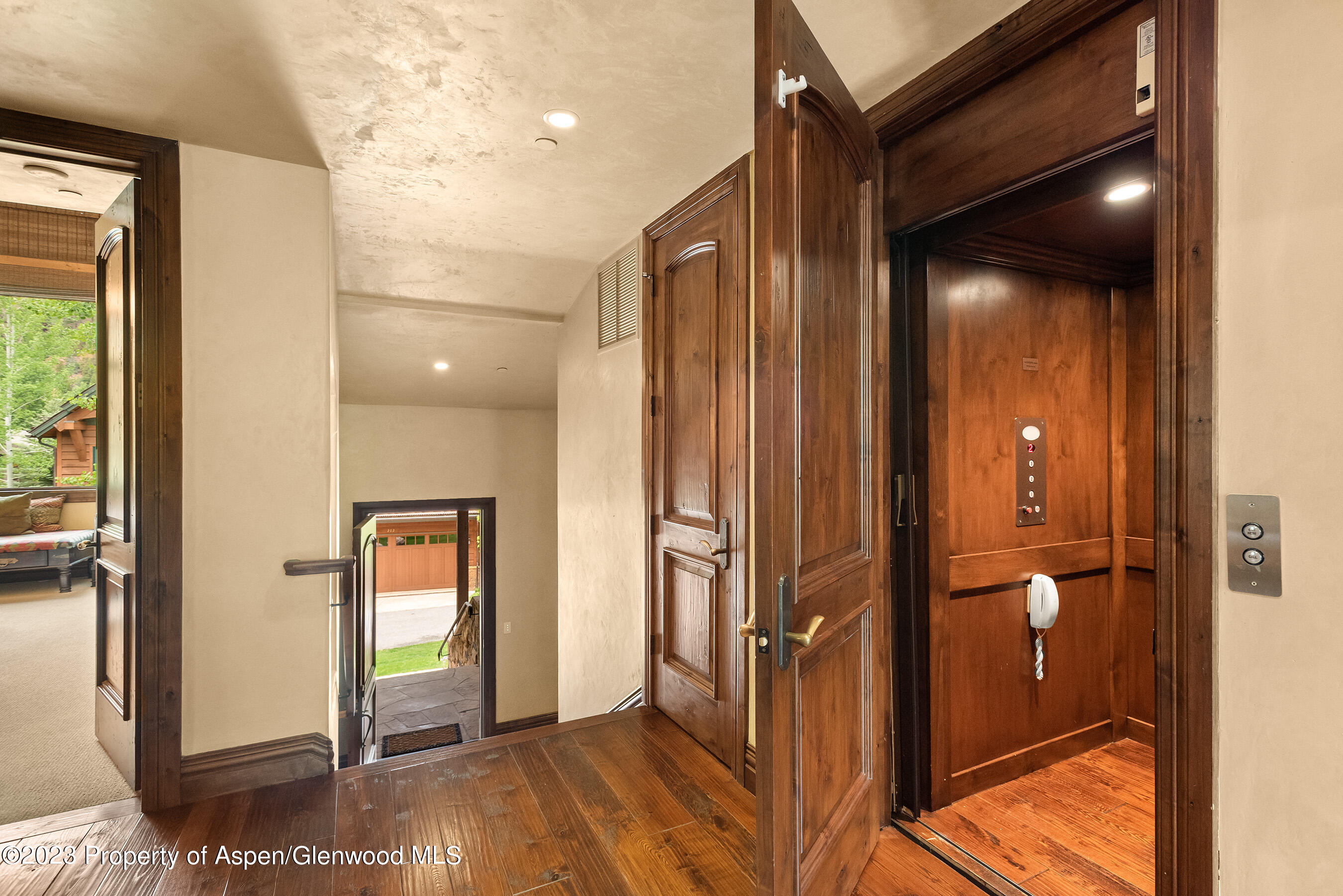 Aspen, Colorado 81611, United States, 4 Bedrooms Bedrooms, ,5 BathroomsBathrooms,Residential,Active,75564