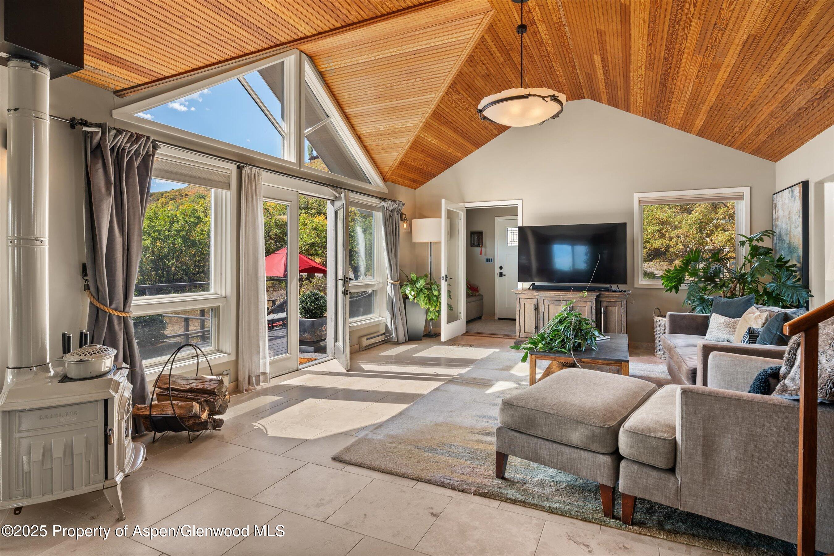 Aspen, Colorado 81611, United States, 4 Bedrooms Bedrooms, ,3 BathroomsBathrooms,Residential,Active,207493