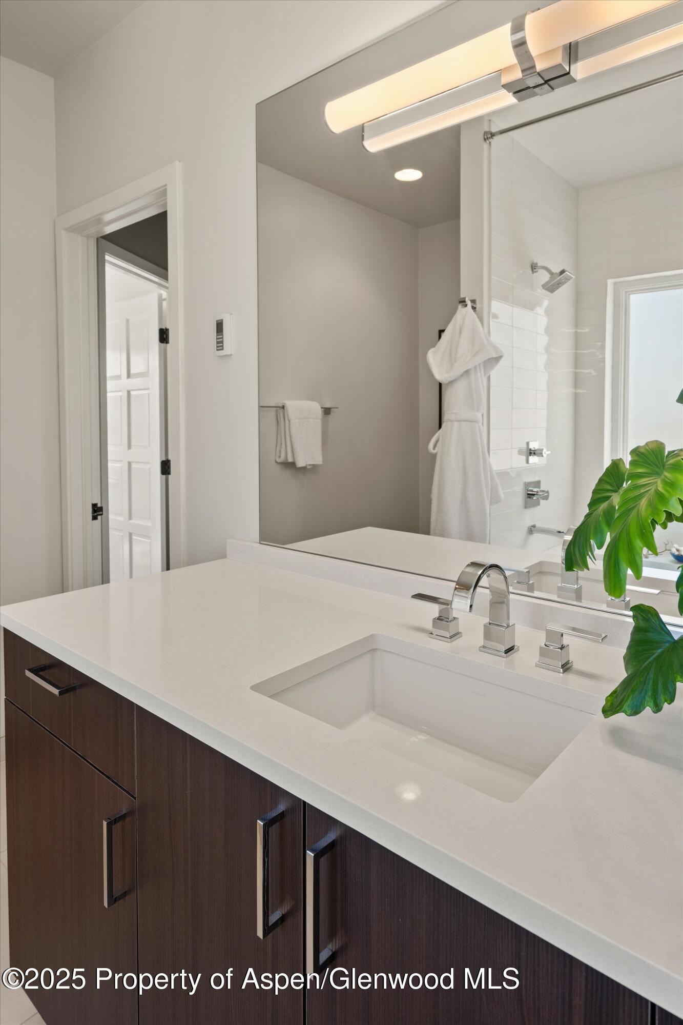 Aspen, Colorado 81611, United States, 4 Bedrooms Bedrooms, ,3 BathroomsBathrooms,Residential,Active,207493