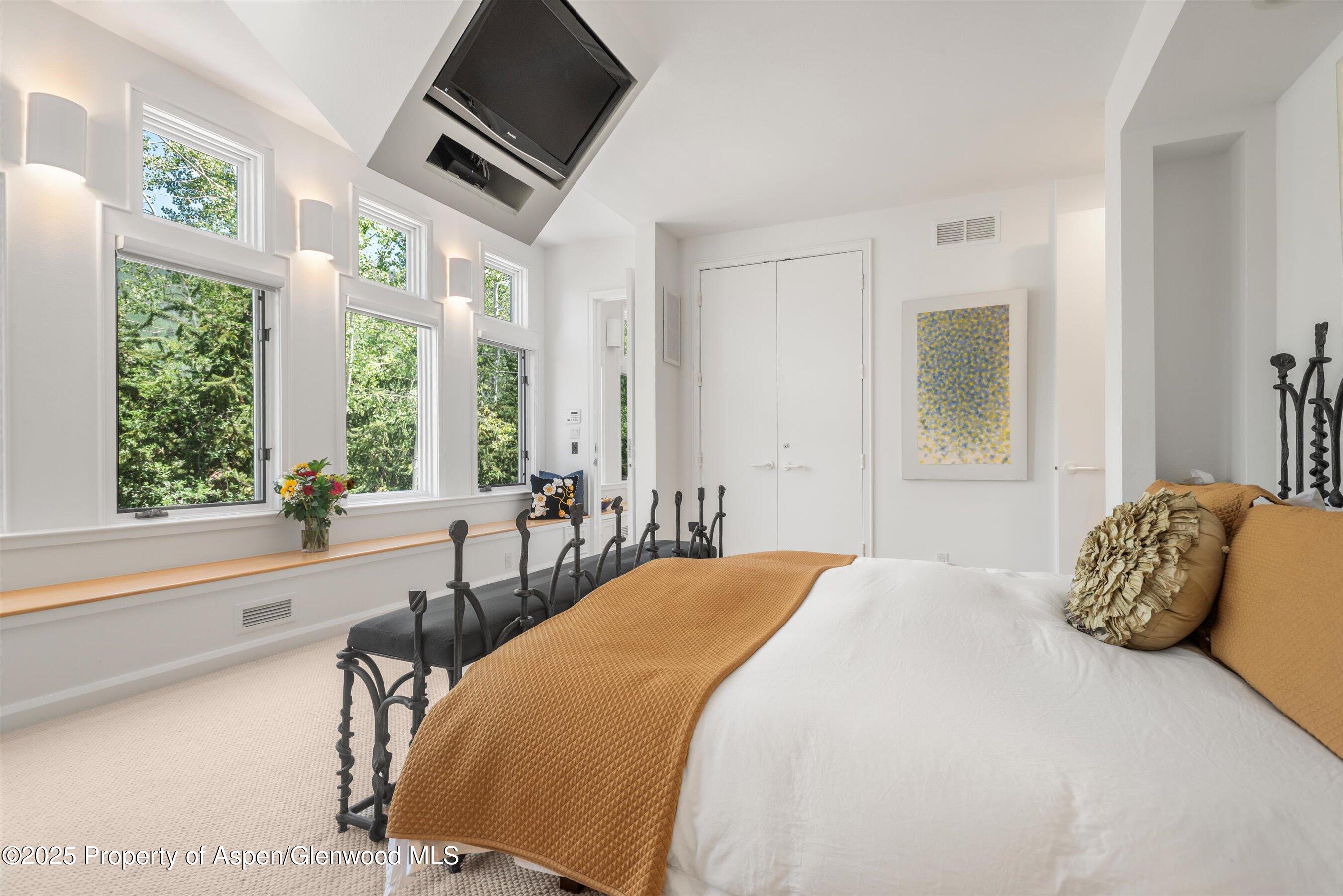 Aspen, Colorado 81611, United States, 4 Bedrooms Bedrooms, ,6 BathroomsBathrooms,Residential,Active,72455