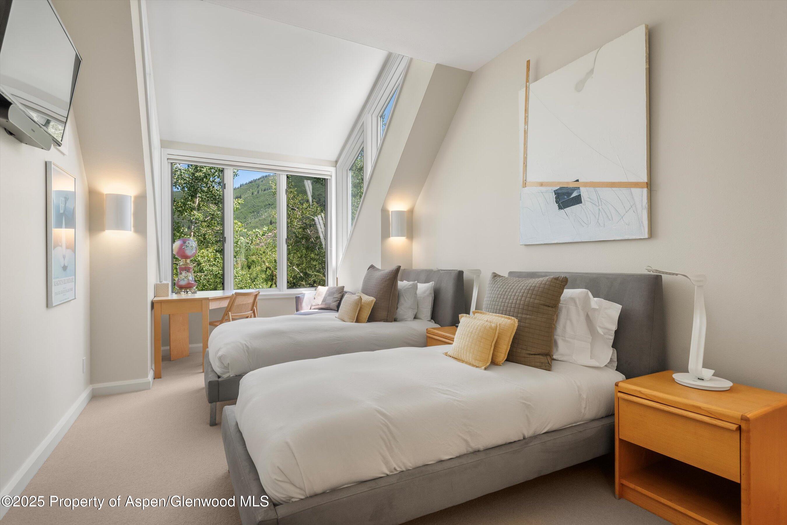 Aspen, Colorado 81611, United States, 4 Bedrooms Bedrooms, ,6 BathroomsBathrooms,Residential,Active,72455