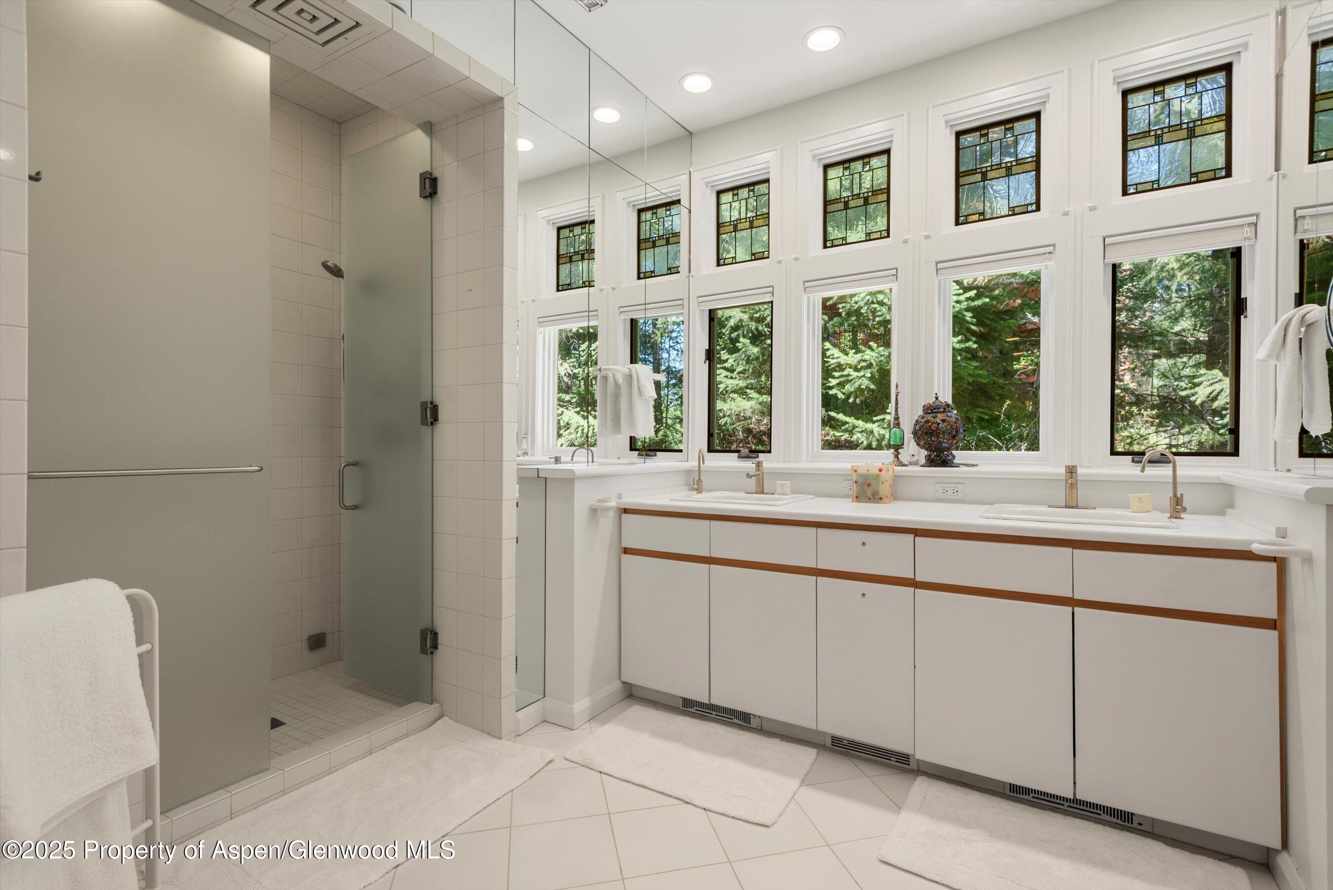 Aspen, Colorado 81611, United States, 4 Bedrooms Bedrooms, ,6 BathroomsBathrooms,Residential,Active,72455