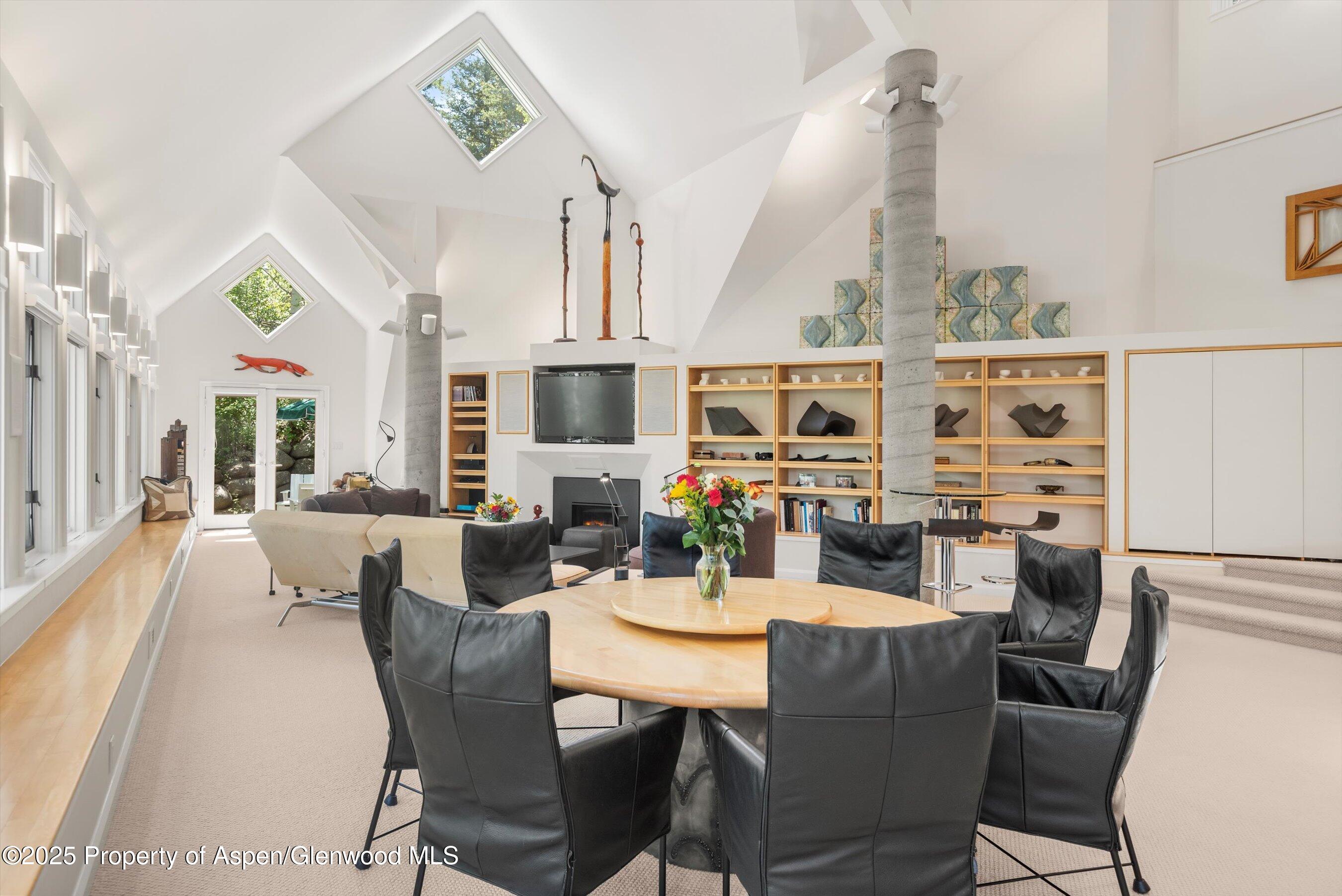 Aspen, Colorado 81611, United States, 4 Bedrooms Bedrooms, ,6 BathroomsBathrooms,Residential,Active,72455