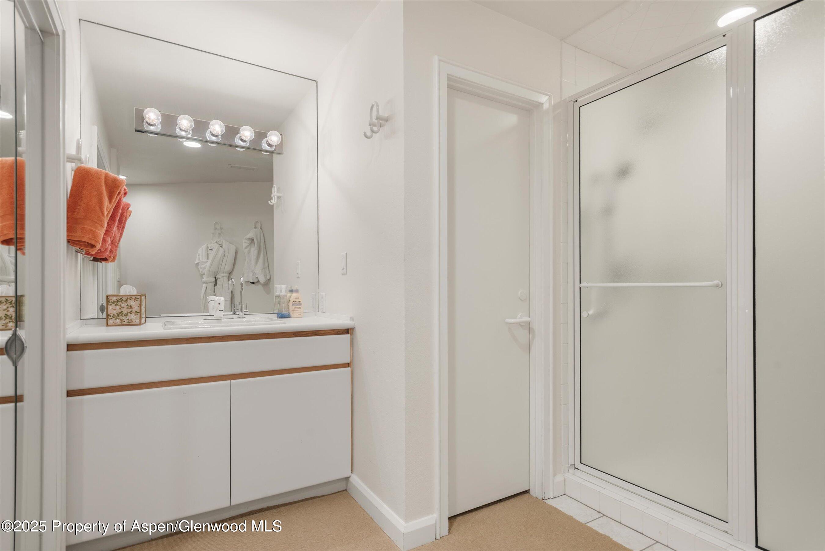 Aspen, Colorado 81611, United States, 4 Bedrooms Bedrooms, ,6 BathroomsBathrooms,Residential,Active,72455