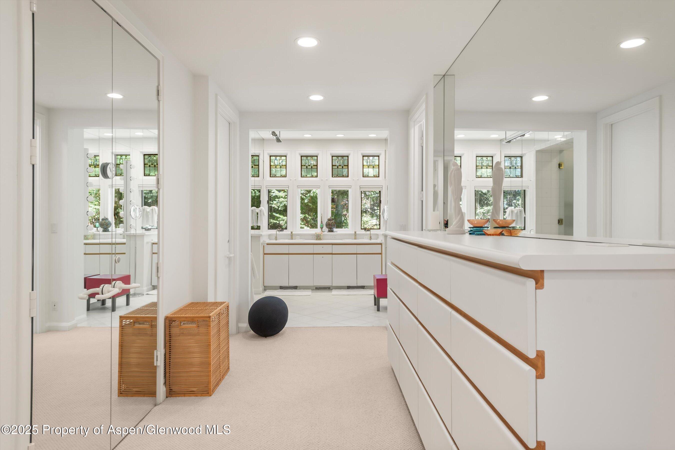 Aspen, Colorado 81611, United States, 4 Bedrooms Bedrooms, ,6 BathroomsBathrooms,Residential,Active,72455