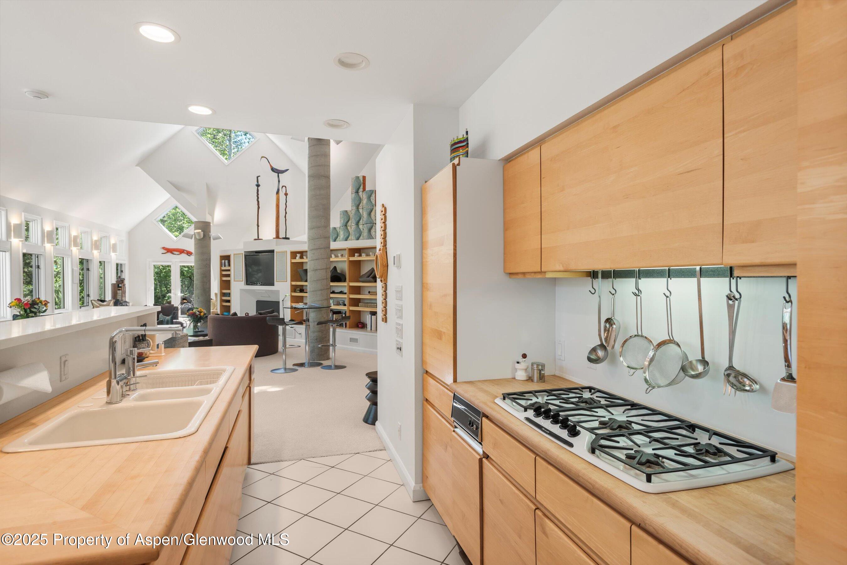 Aspen, Colorado 81611, United States, 4 Bedrooms Bedrooms, ,6 BathroomsBathrooms,Residential,Active,72455