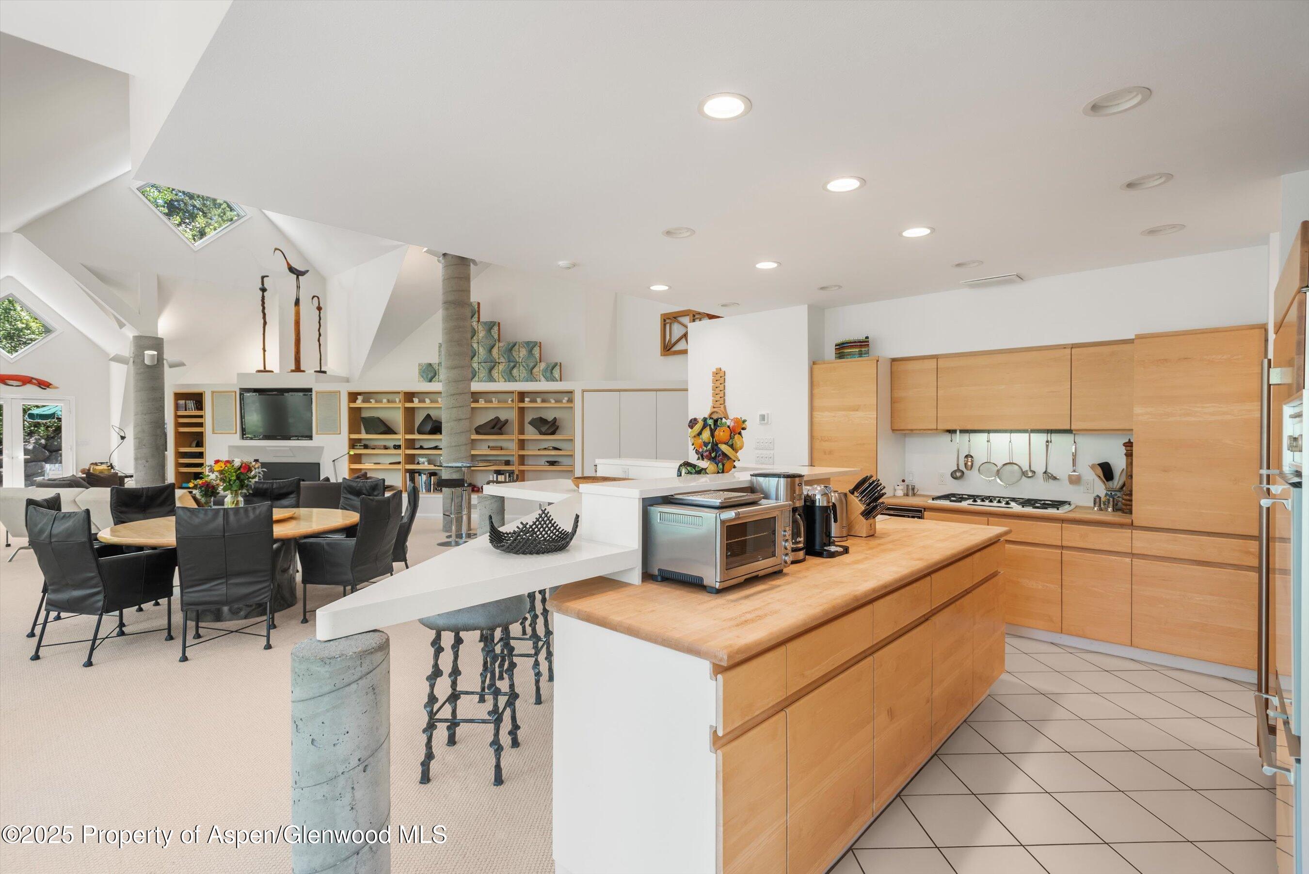 Aspen, Colorado 81611, United States, 4 Bedrooms Bedrooms, ,6 BathroomsBathrooms,Residential,Active,72455