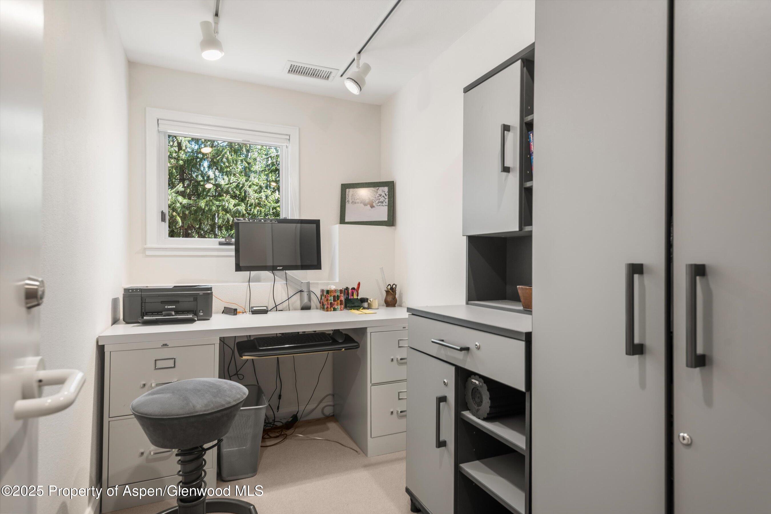 Aspen, Colorado 81611, United States, 4 Bedrooms Bedrooms, ,6 BathroomsBathrooms,Residential,Active,72455