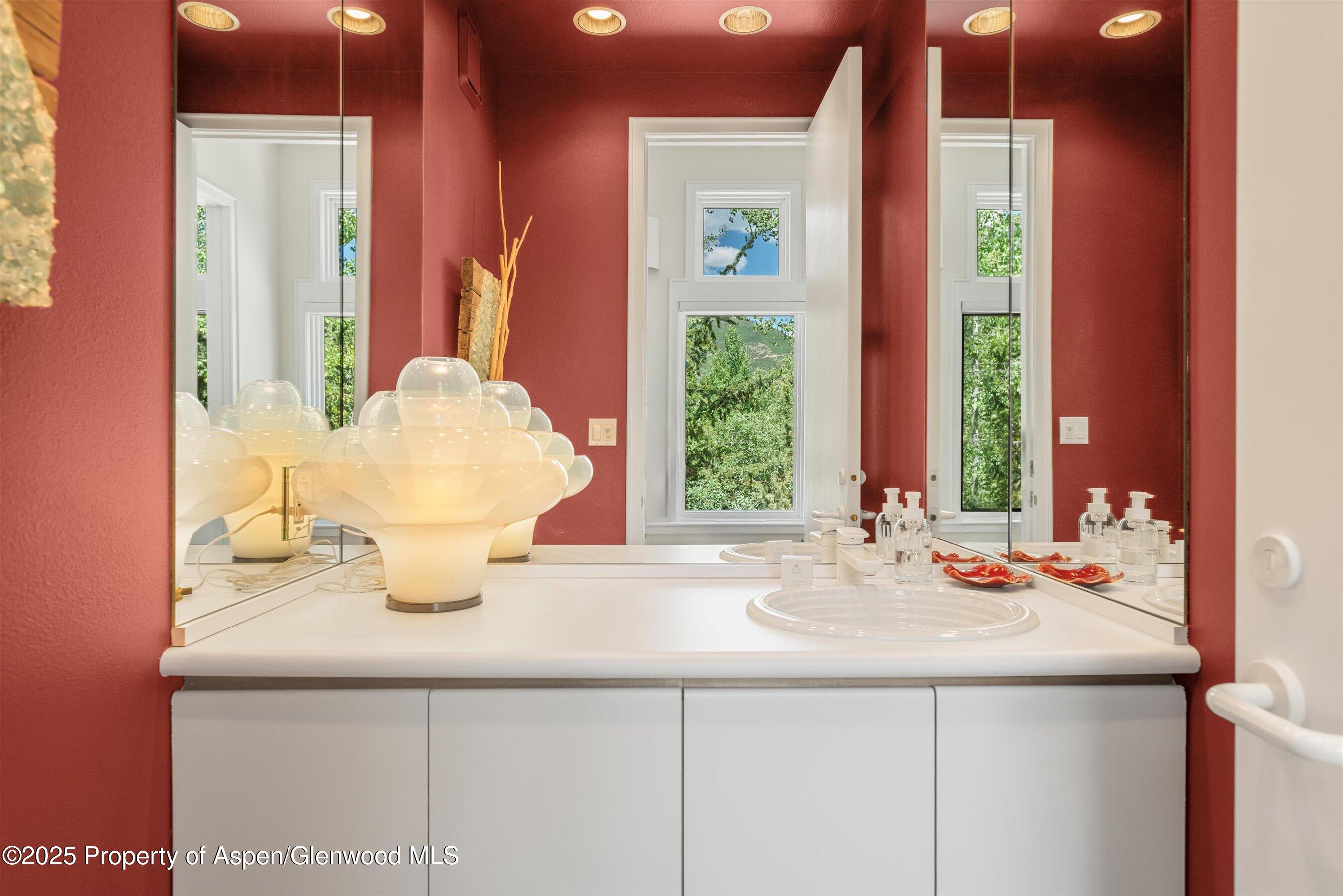 Aspen, Colorado 81611, United States, 4 Bedrooms Bedrooms, ,6 BathroomsBathrooms,Residential,Active,72455