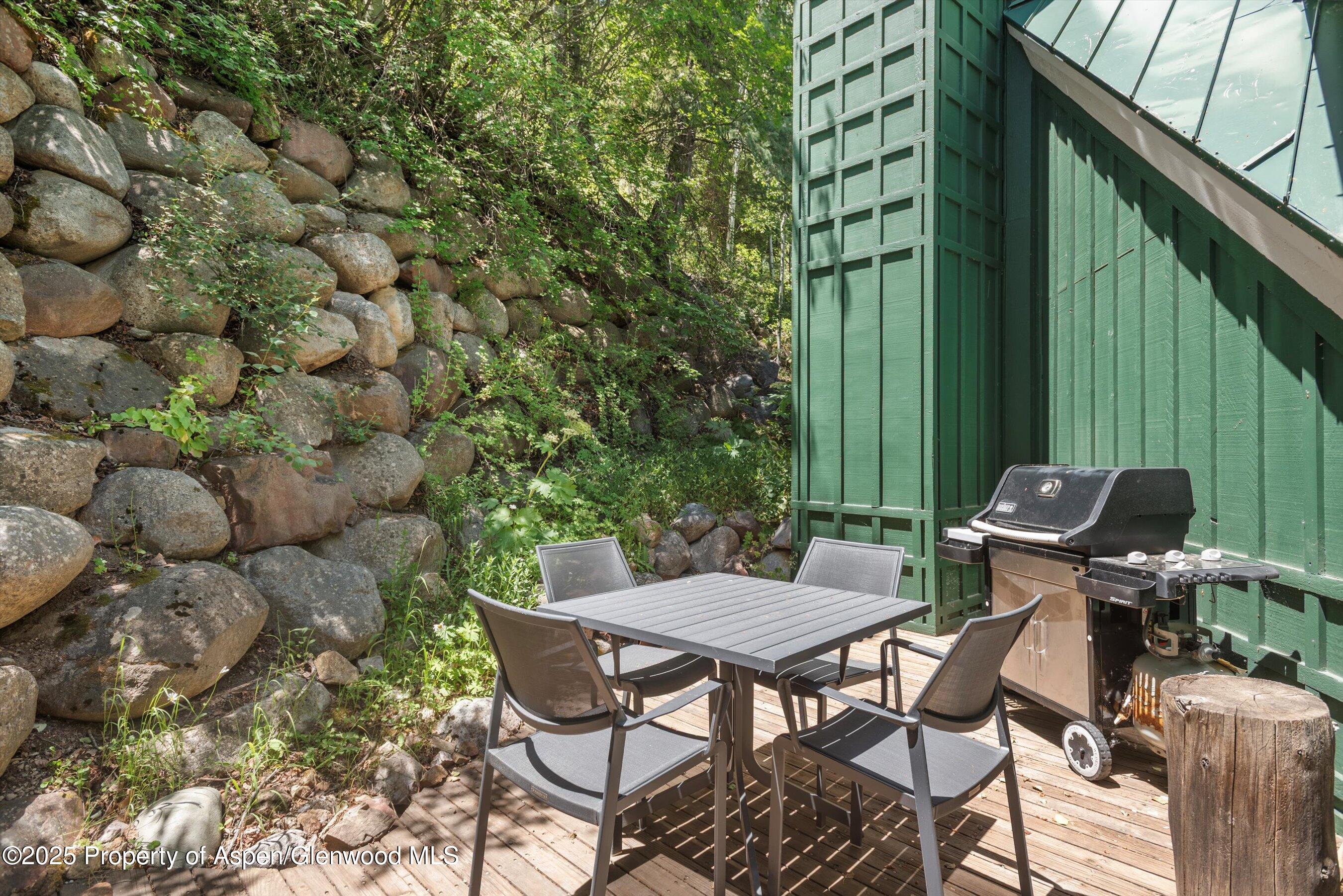 Aspen, Colorado 81611, United States, 4 Bedrooms Bedrooms, ,6 BathroomsBathrooms,Residential,Active,72455