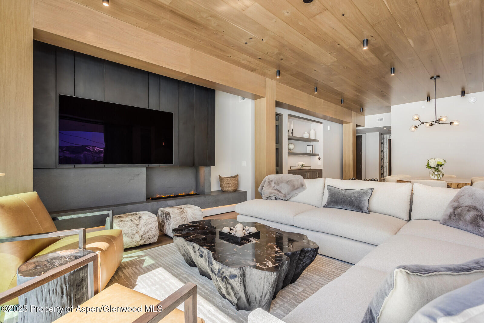 Snowmass Village, Colorado 81615, United States, 4 Bedrooms Bedrooms, ,4 BathroomsBathrooms,Residential,Active,103718