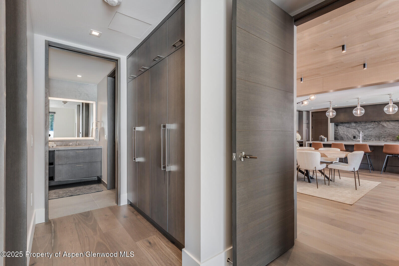 Snowmass Village, Colorado 81615, United States, 4 Bedrooms Bedrooms, ,4 BathroomsBathrooms,Residential,Active,103718