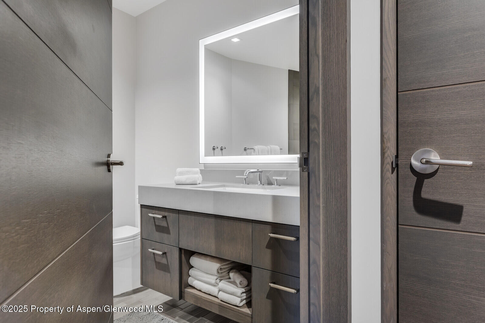 Snowmass Village, Colorado 81615, United States, 4 Bedrooms Bedrooms, ,4 BathroomsBathrooms,Residential,Active,103718