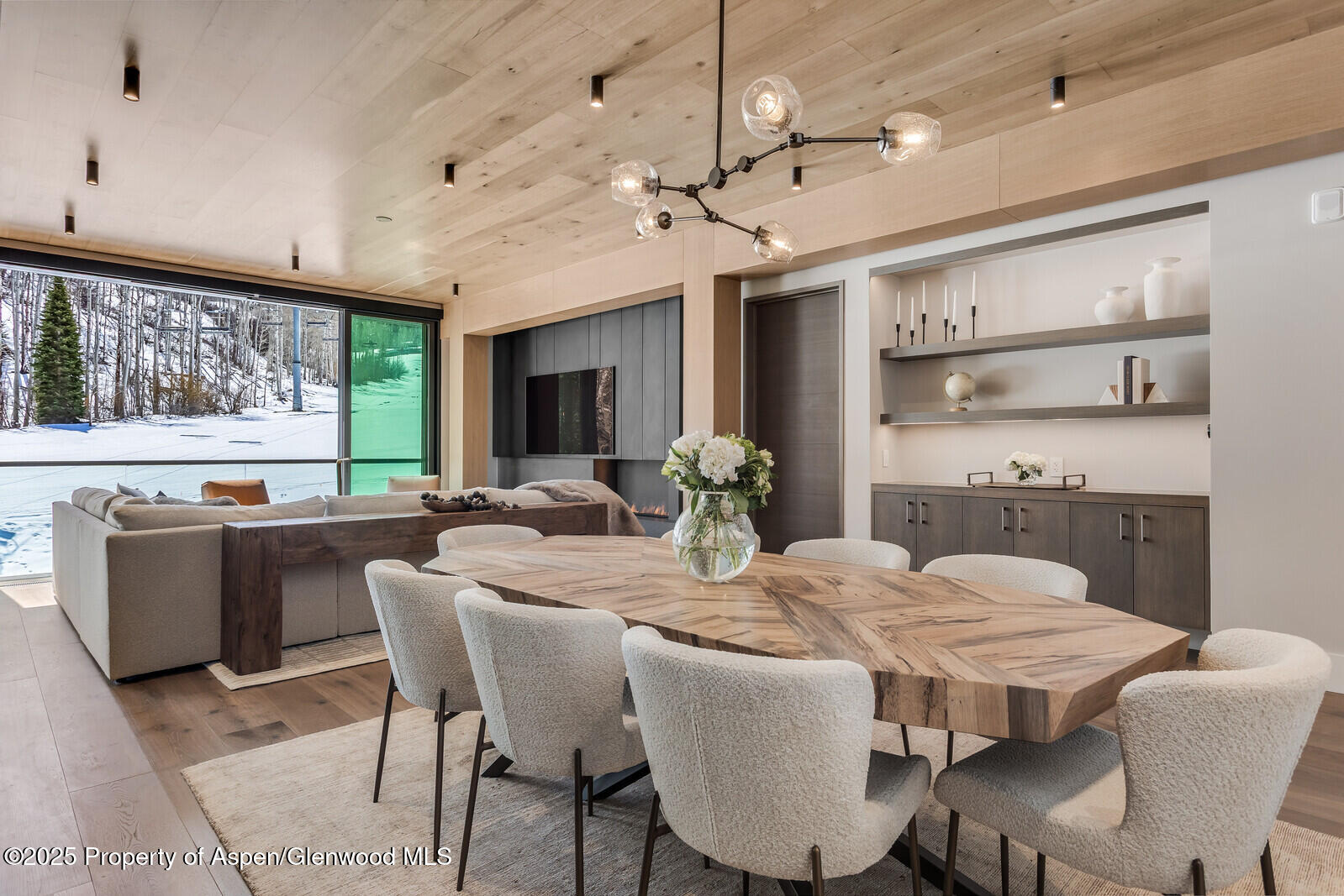 Snowmass Village, Colorado 81615, United States, 4 Bedrooms Bedrooms, ,4 BathroomsBathrooms,Residential,Active,103718