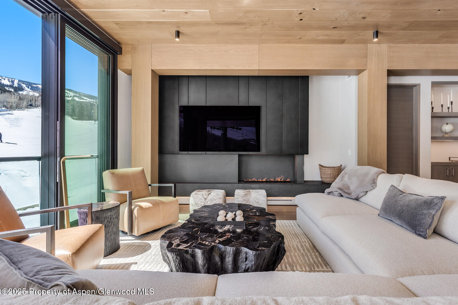 Snowmass Village, Colorado 81615, United States, 4 Bedrooms Bedrooms, ,4 BathroomsBathrooms,Residential,Active,103718