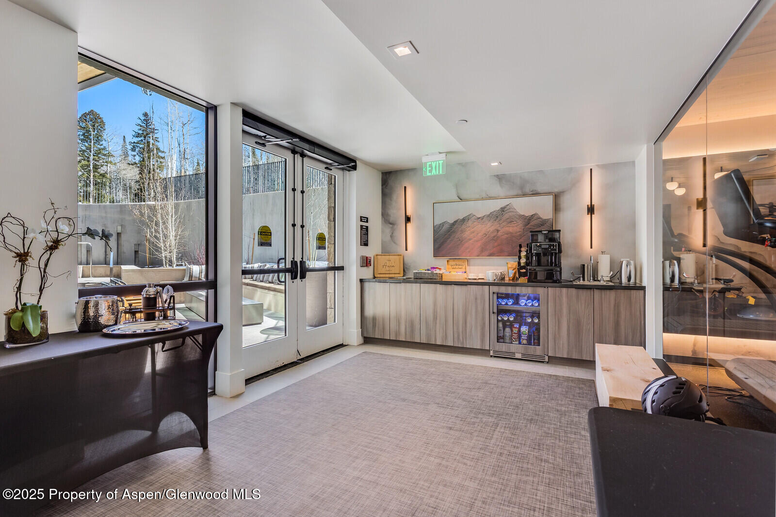 Snowmass Village, Colorado 81615, United States, 4 Bedrooms Bedrooms, ,4 BathroomsBathrooms,Residential,Active,103718