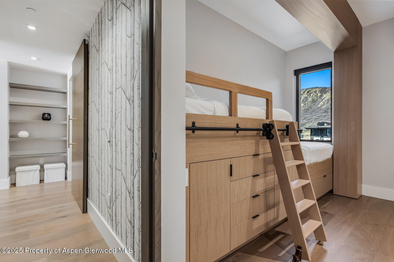 Snowmass Village, Colorado 81615, United States, 4 Bedrooms Bedrooms, ,4 BathroomsBathrooms,Residential,Active,103718