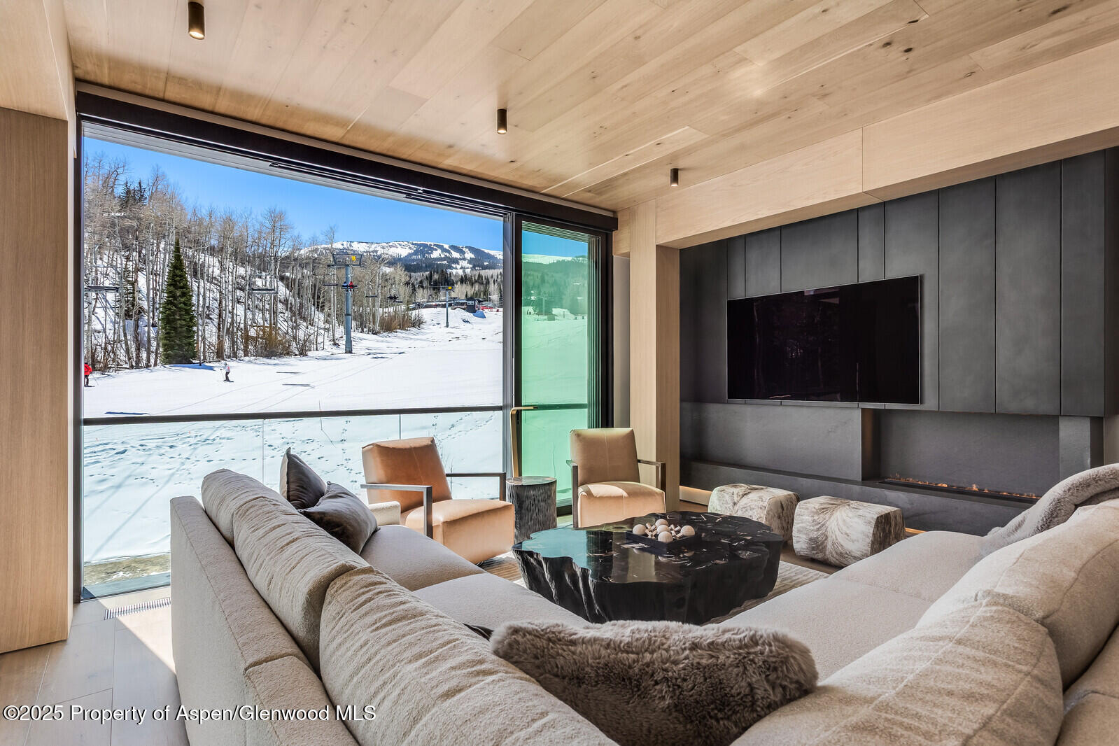 Snowmass Village, Colorado 81615, United States, 4 Bedrooms Bedrooms, ,4 BathroomsBathrooms,Residential,Active,103718