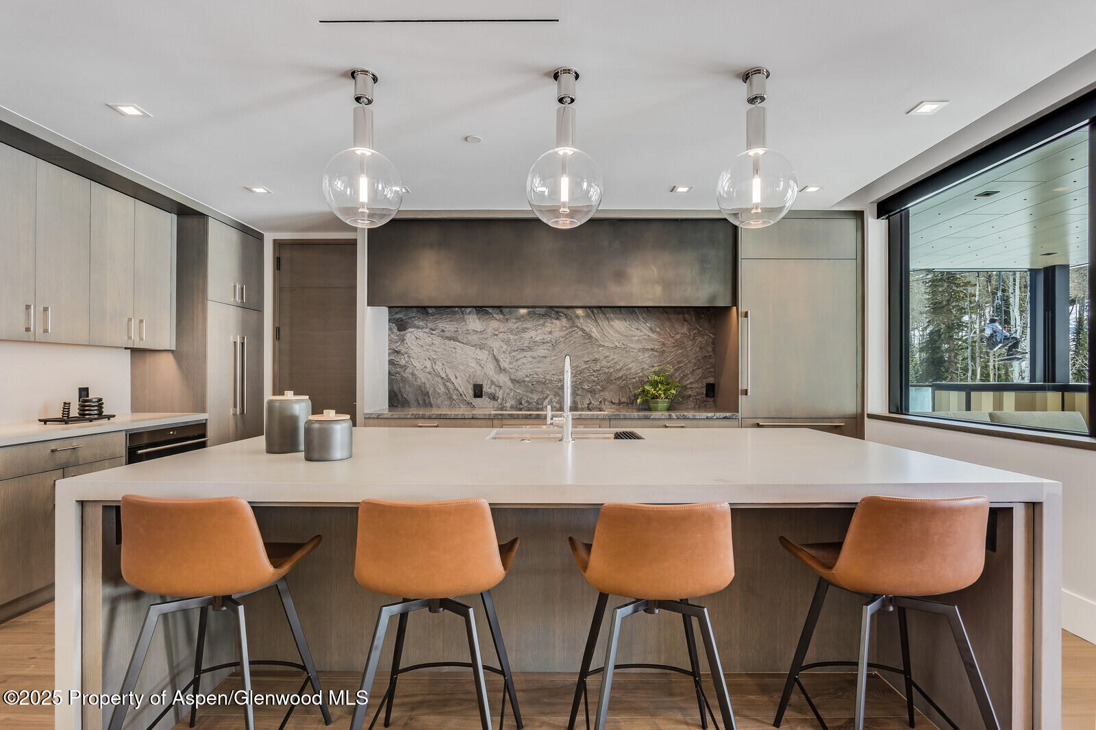 Snowmass Village, Colorado 81615, United States, 4 Bedrooms Bedrooms, ,4 BathroomsBathrooms,Residential,Active,103718