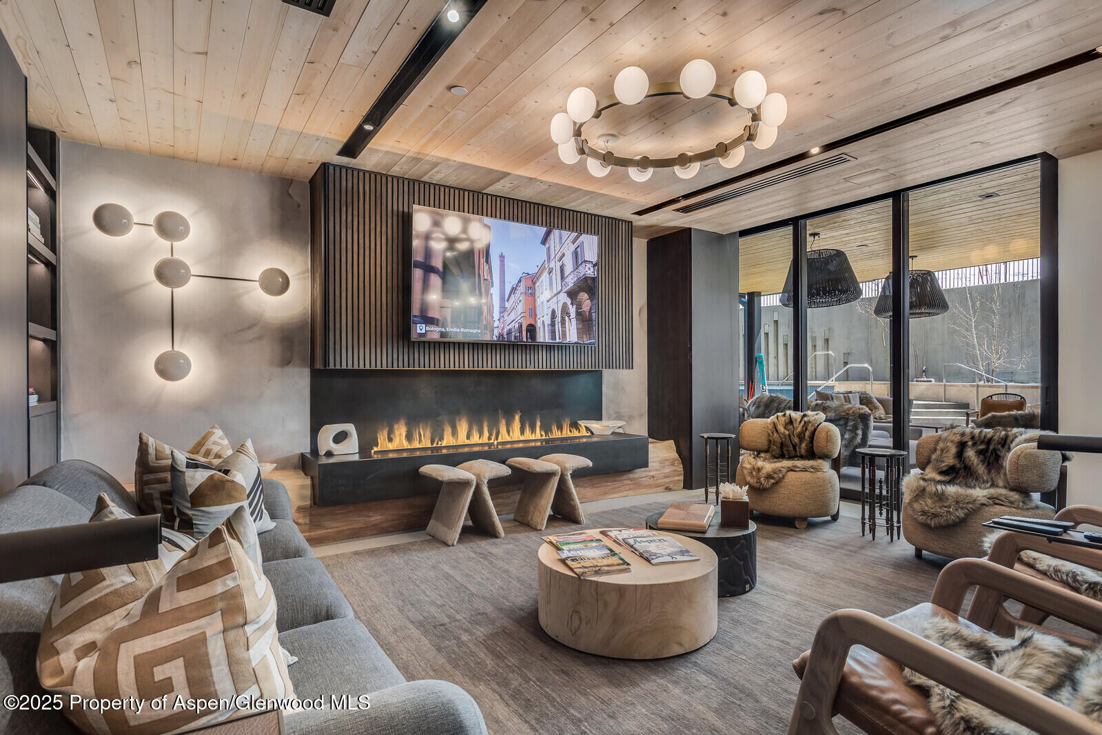 Snowmass Village, Colorado 81615, United States, 4 Bedrooms Bedrooms, ,4 BathroomsBathrooms,Residential,Active,103718