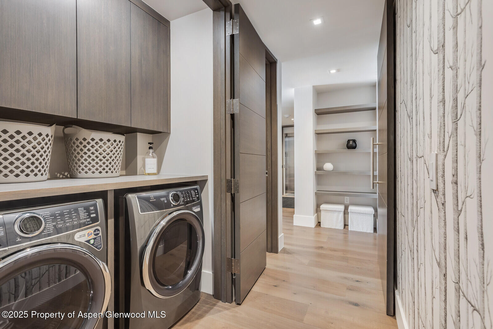 Snowmass Village, Colorado 81615, United States, 4 Bedrooms Bedrooms, ,4 BathroomsBathrooms,Residential,Active,103718