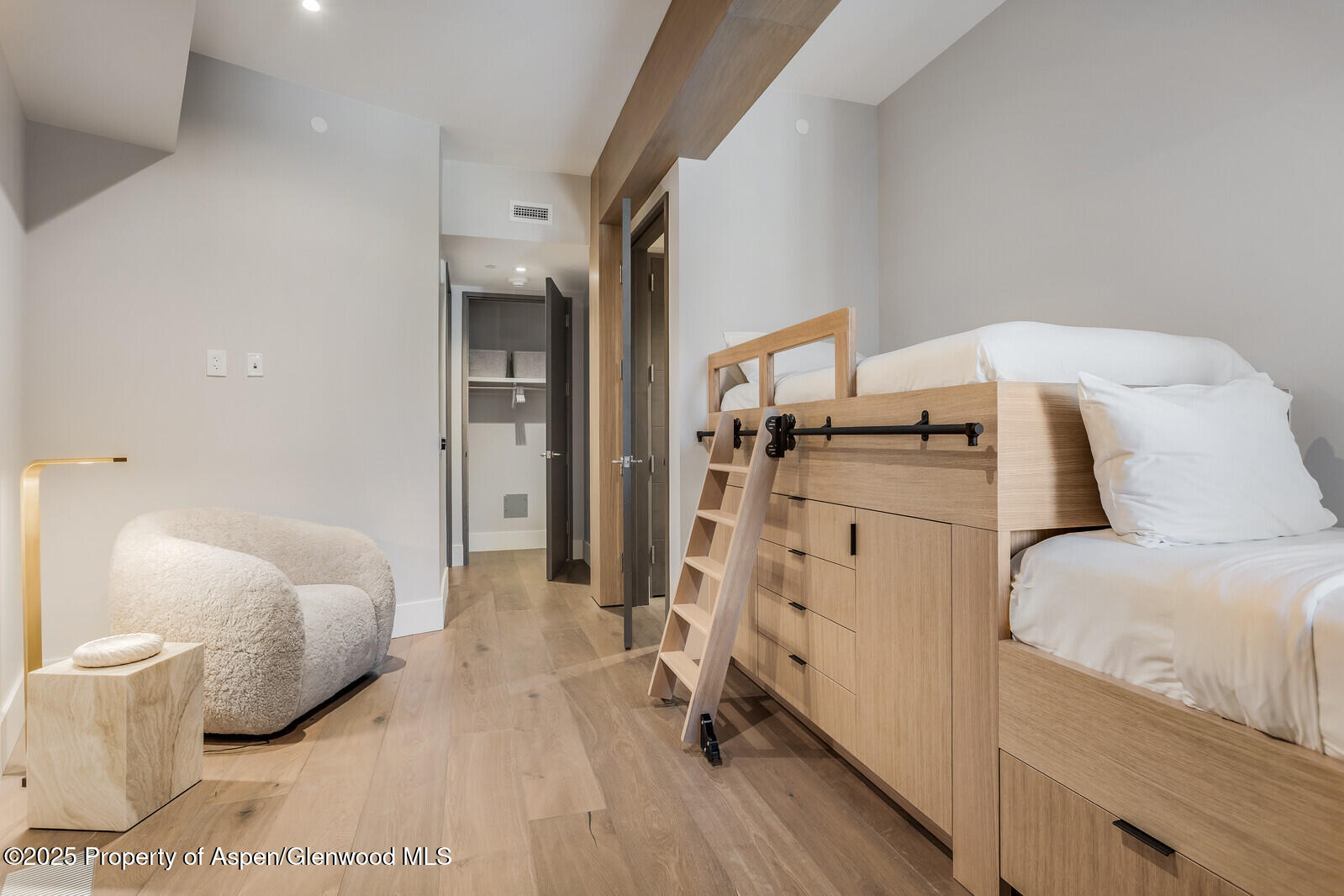 Snowmass Village, Colorado 81615, United States, 4 Bedrooms Bedrooms, ,4 BathroomsBathrooms,Residential,Active,103718