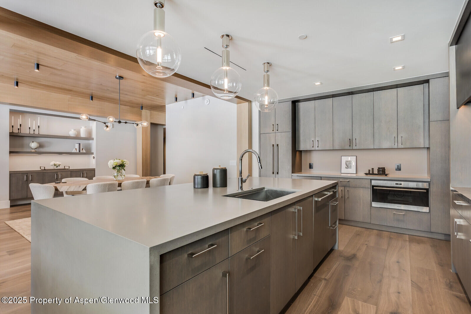 Snowmass Village, Colorado 81615, United States, 4 Bedrooms Bedrooms, ,4 BathroomsBathrooms,Residential,Active,103718