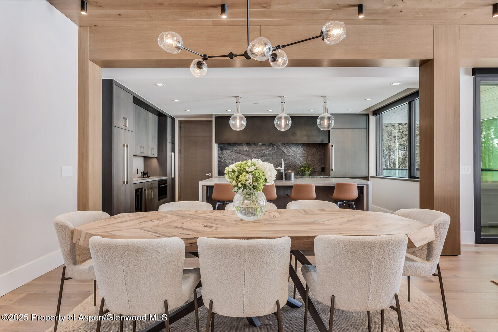 Snowmass Village, Colorado 81615, United States, 4 Bedrooms Bedrooms, ,4 BathroomsBathrooms,Residential,Active,103718