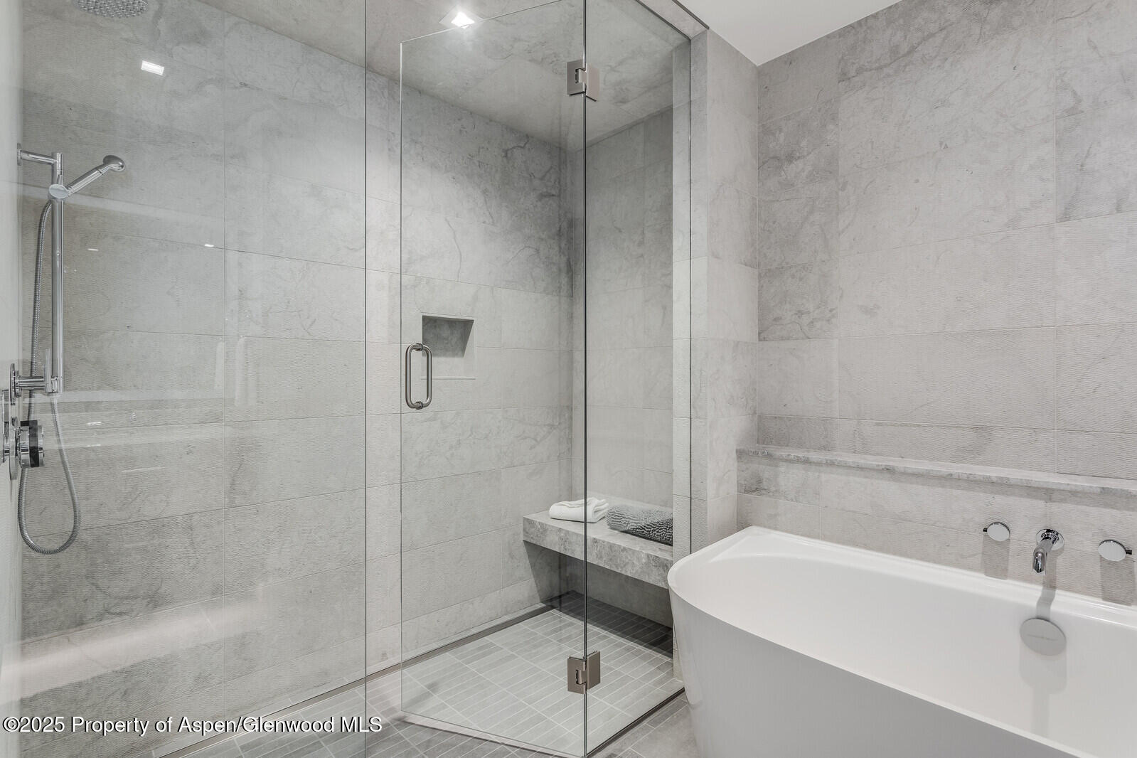 Snowmass Village, Colorado 81615, United States, 4 Bedrooms Bedrooms, ,4 BathroomsBathrooms,Residential,Active,103718