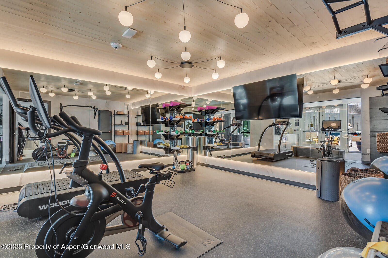 Snowmass Village, Colorado 81615, United States, 4 Bedrooms Bedrooms, ,4 BathroomsBathrooms,Residential,Active,103718