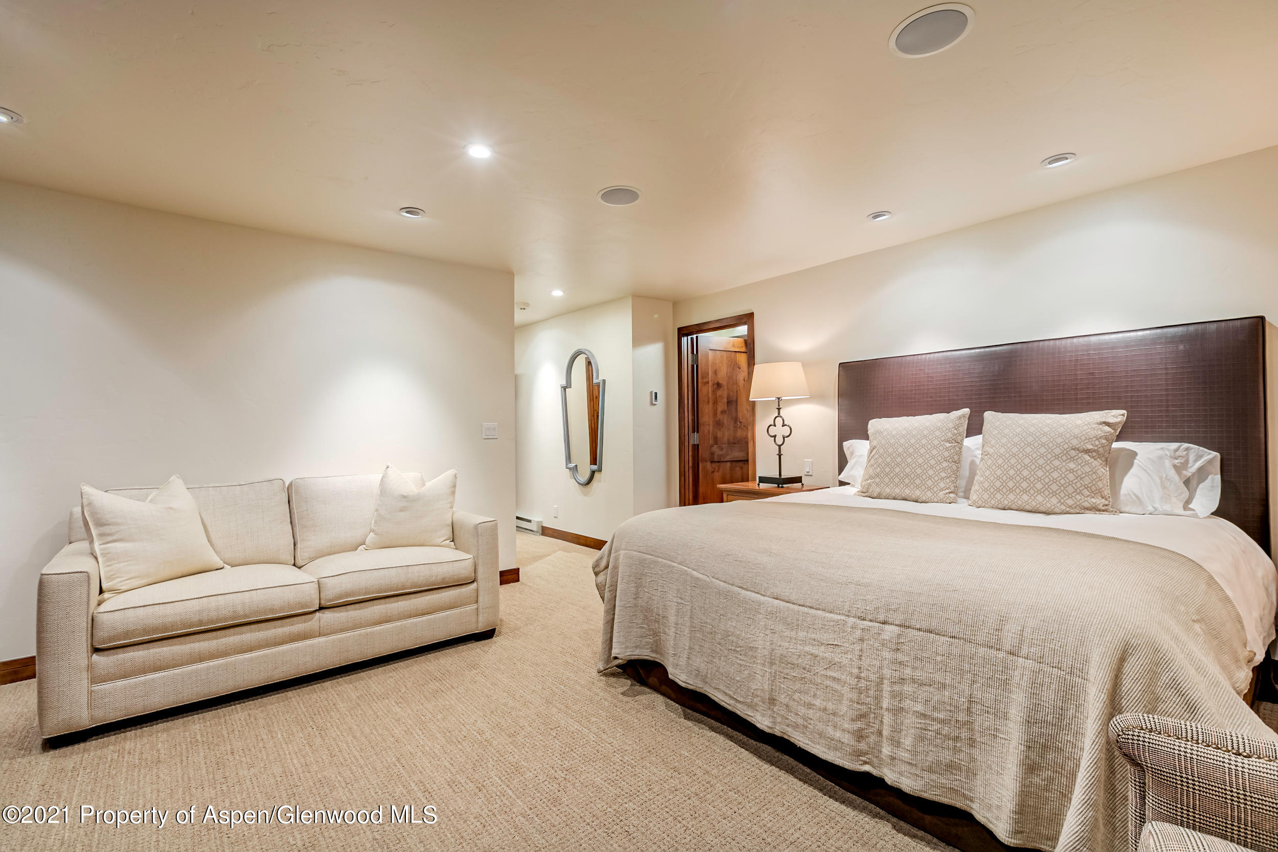 Aspen, Colorado 81611, United States, 4 Bedrooms Bedrooms, ,5 BathroomsBathrooms,Residential,Active,75555