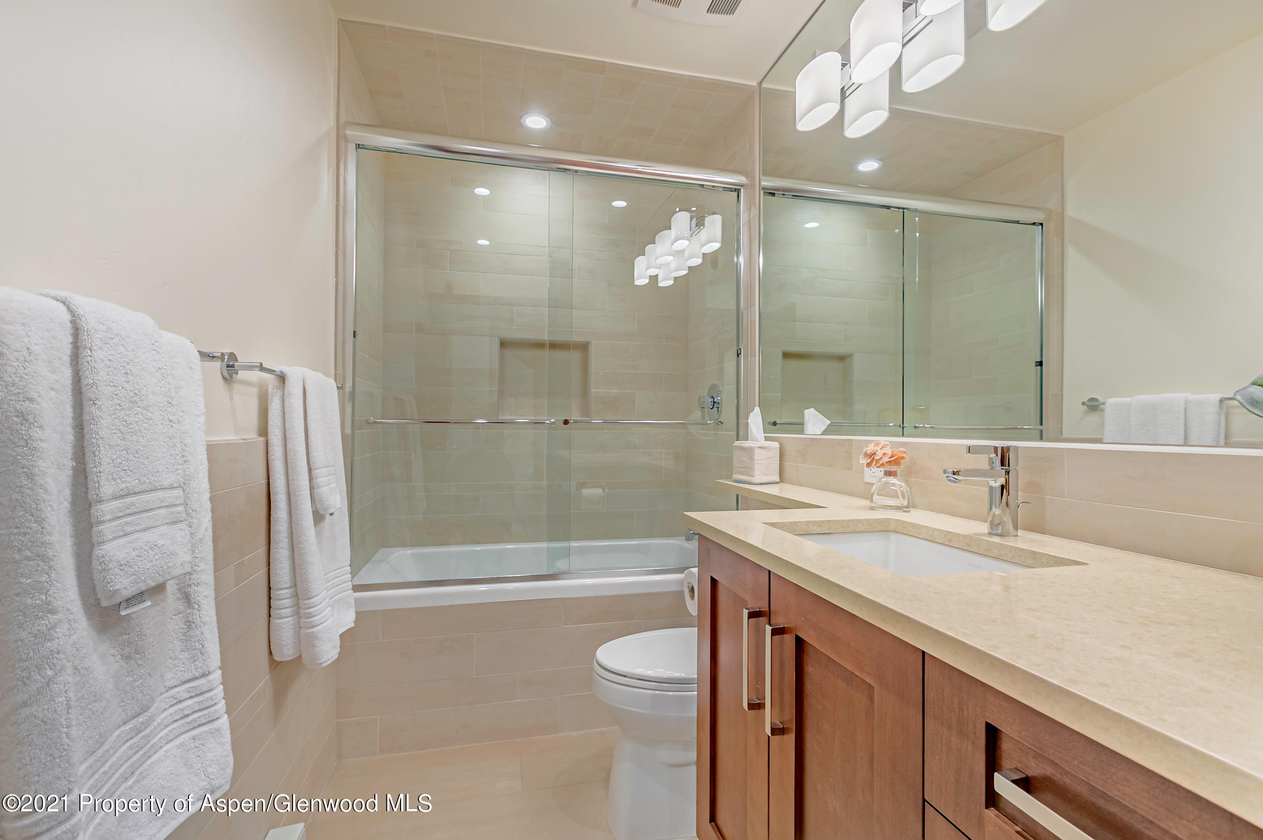 Aspen, Colorado 81611, United States, 4 Bedrooms Bedrooms, ,5 BathroomsBathrooms,Residential,Active,75555