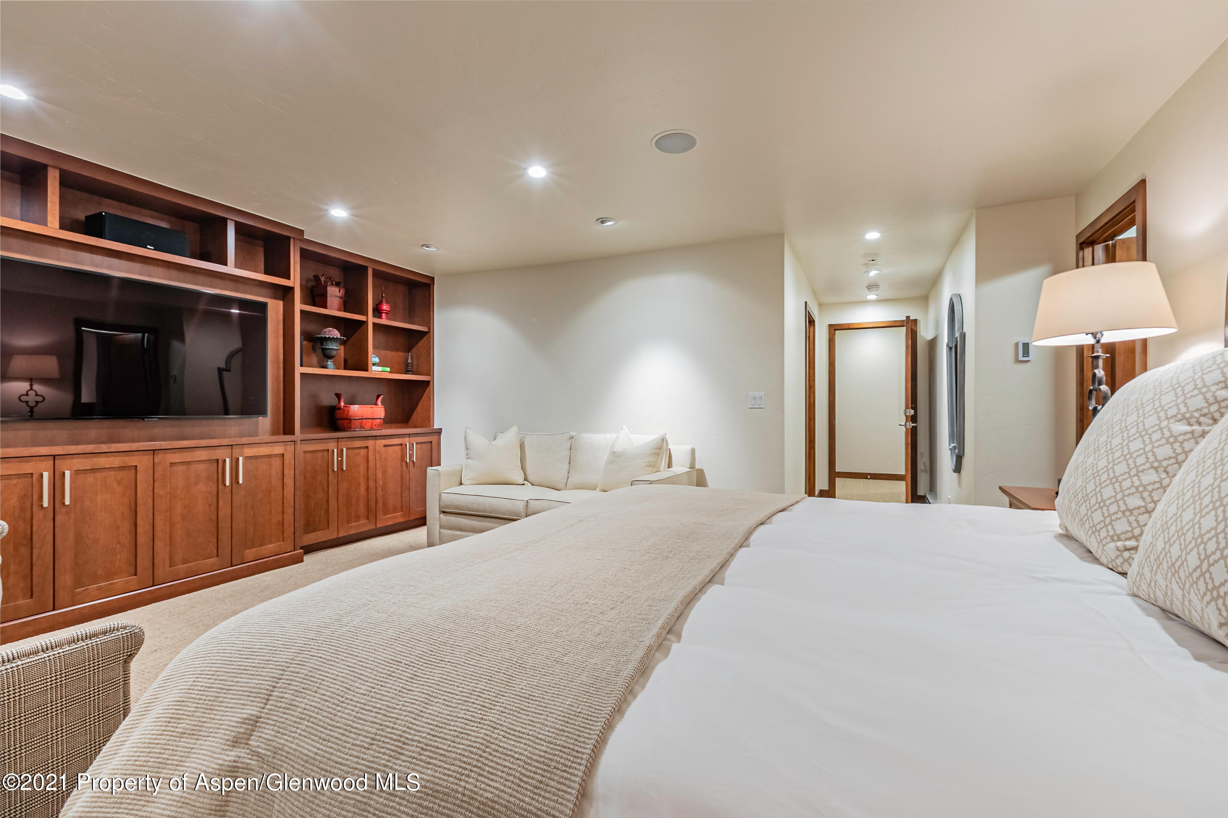 Aspen, Colorado 81611, United States, 4 Bedrooms Bedrooms, ,5 BathroomsBathrooms,Residential,Active,75555