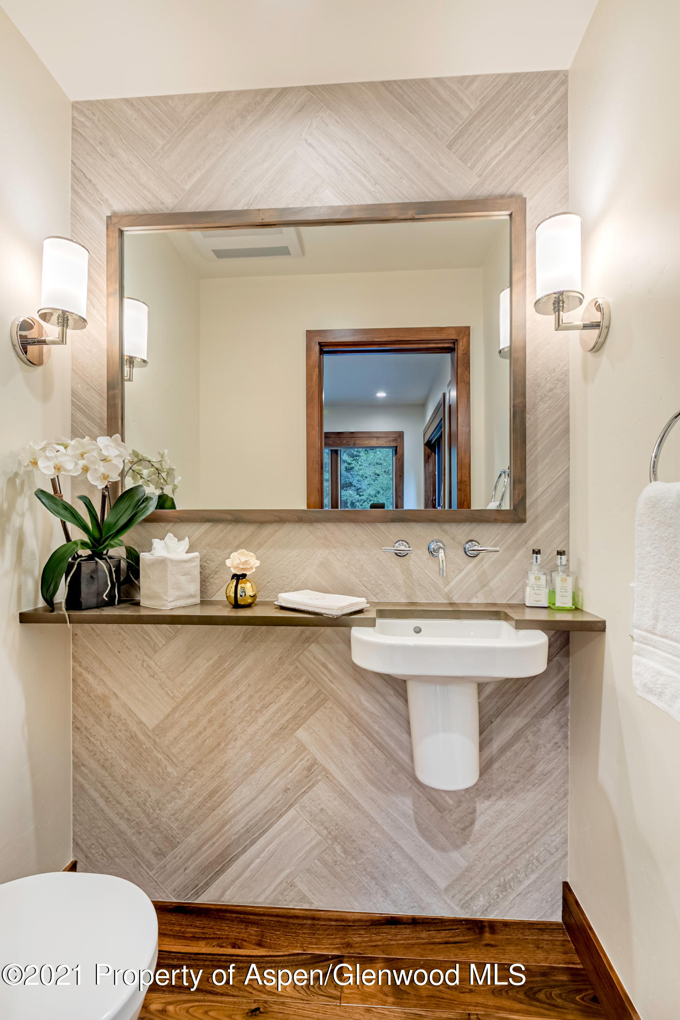 Aspen, Colorado 81611, United States, 4 Bedrooms Bedrooms, ,5 BathroomsBathrooms,Residential,Active,75555