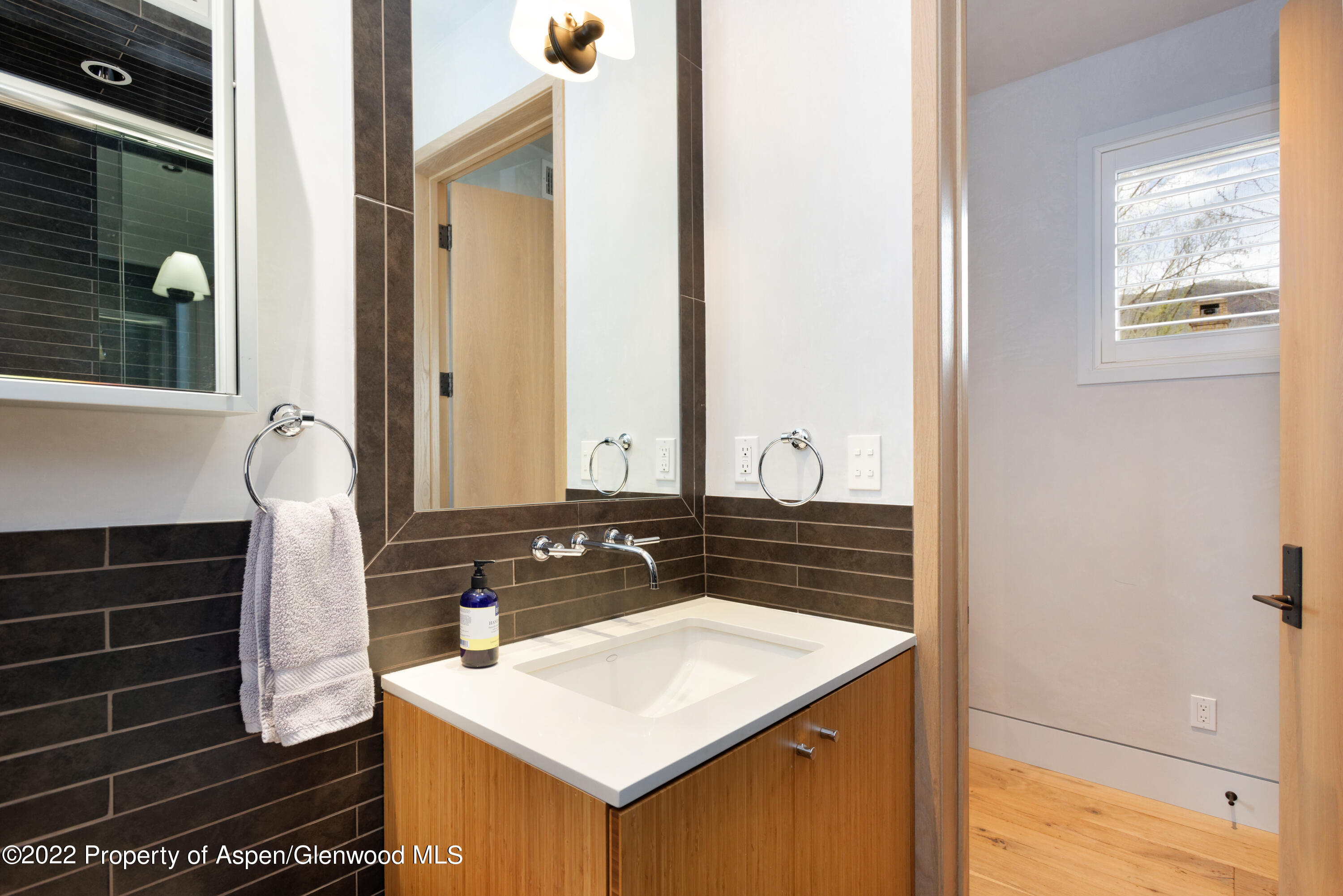 Aspen, Colorado 81611, United States, 4 Bedrooms Bedrooms, ,5 BathroomsBathrooms,Residential,Active,74226