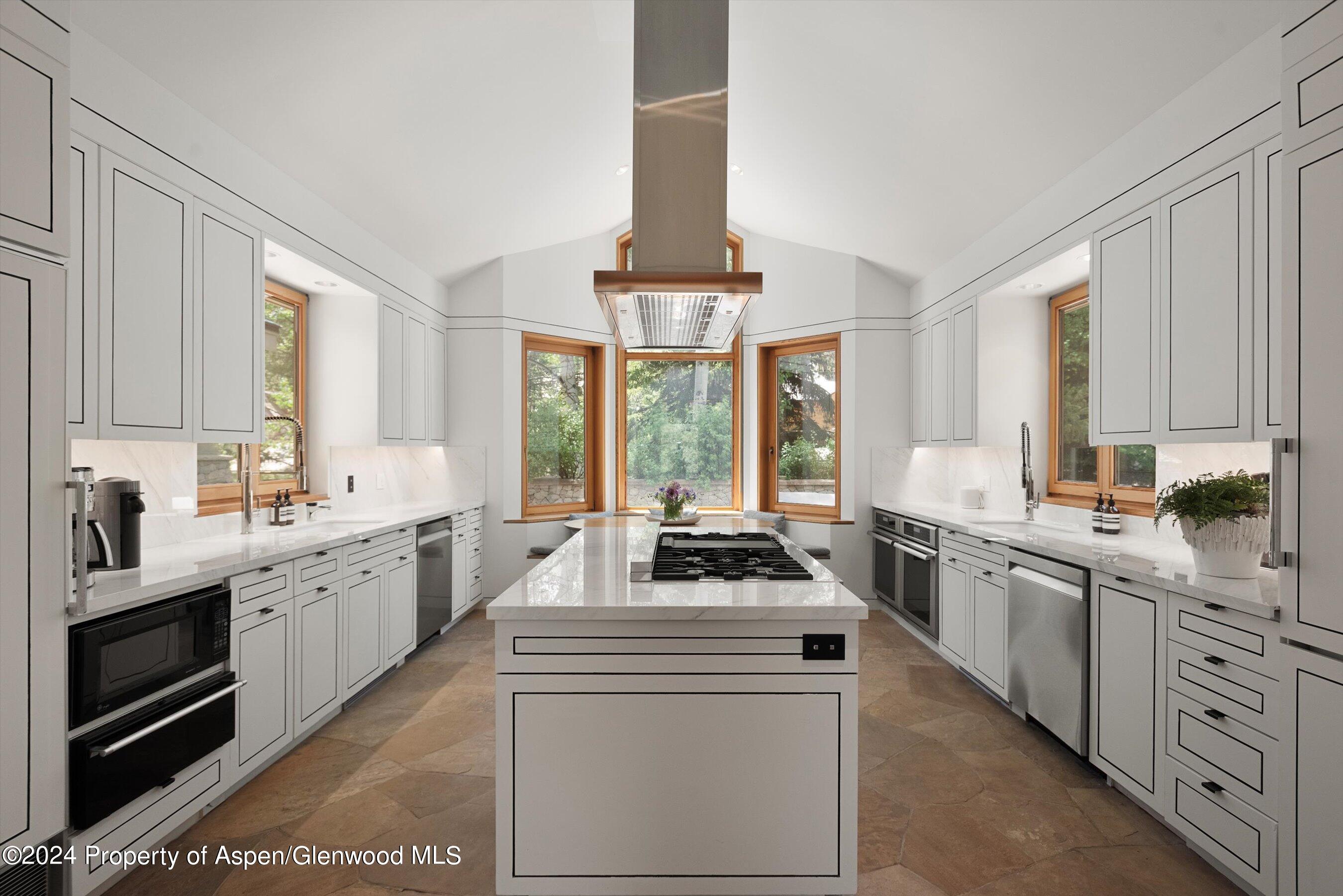 Aspen, Colorado 81611, United States, 5 Bedrooms Bedrooms, ,7 BathroomsBathrooms,Residential,Active,54679